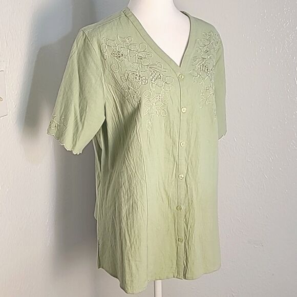 Essentials by Maggie Light Green Short Sleeve Blouse with Embroidery, Size 14/16 - Picture 2 of 9